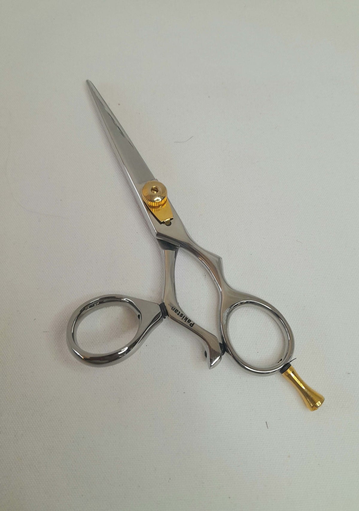 Experimente la precisión con las tijeras de pulgar giratorio de Tamsco: cuatro tamaños para una comodidad máxima