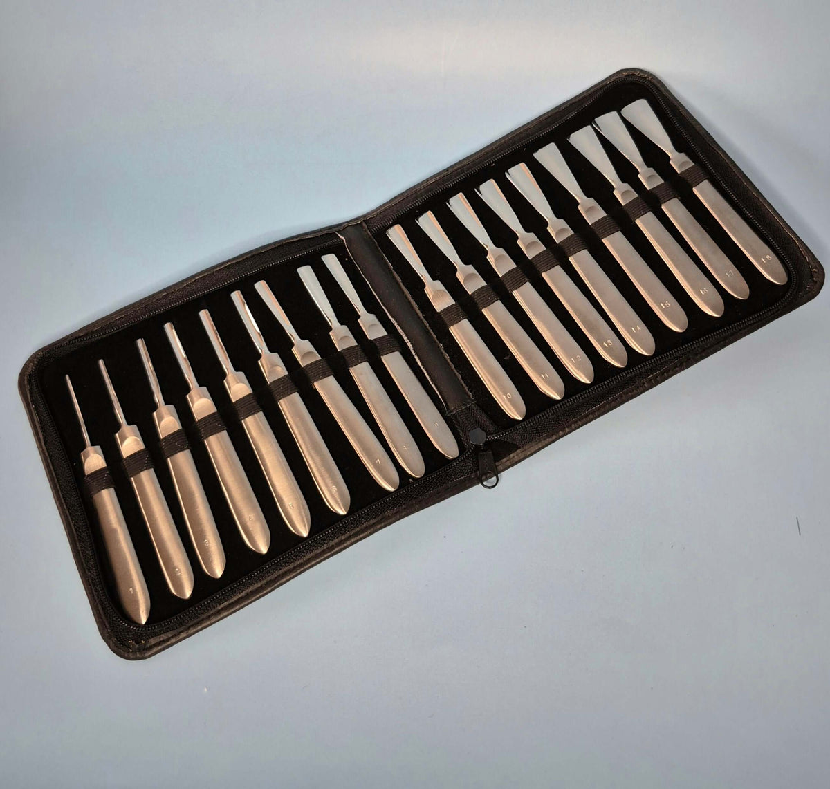 Set de 18 repousse-cuticules - Sublimez votre routine de soin des ongles
