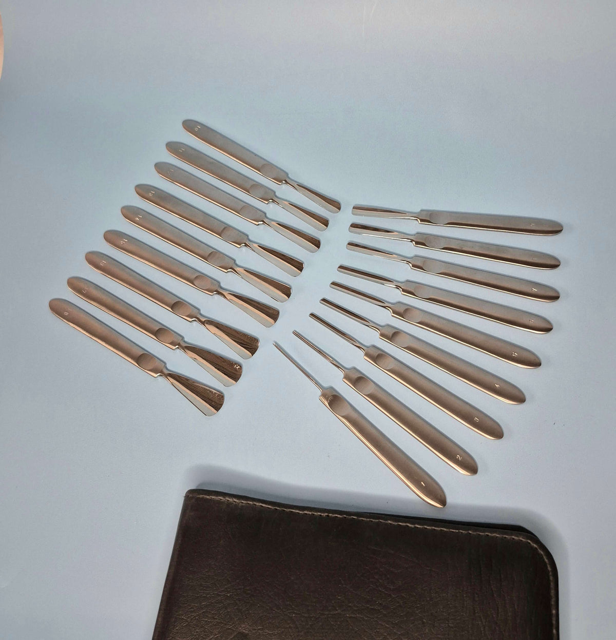 Set de 18 repousse-cuticules - Sublimez votre routine de soin des ongles