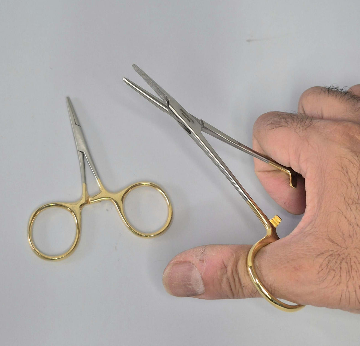 Large Loop Hemostats (2 sizes)