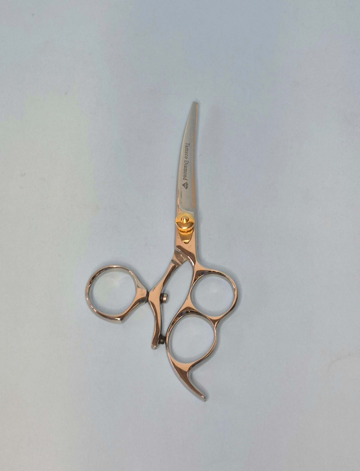 Tijeras curvas Sabre de 6" con pulgar giratorio y triple anilla