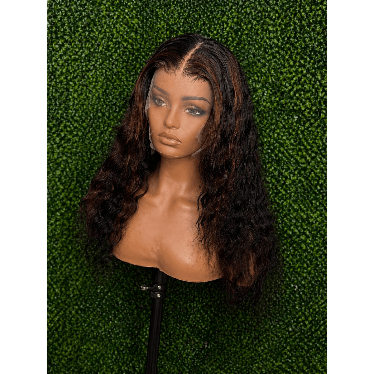 Perruque Lace Front 13x4 HD Deep Wave KB – 22 pouces, cheveux humains avec mèches brunes | Pré-épilée