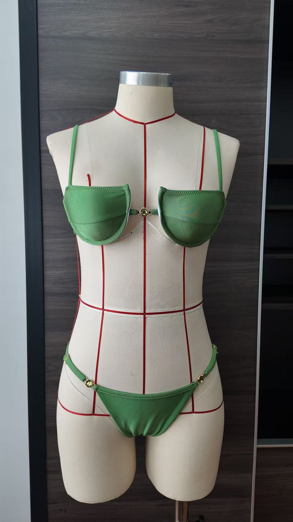 Solid Color Hard Cup Banded Bikini Women with Diamond Sexy Split Swimsuit