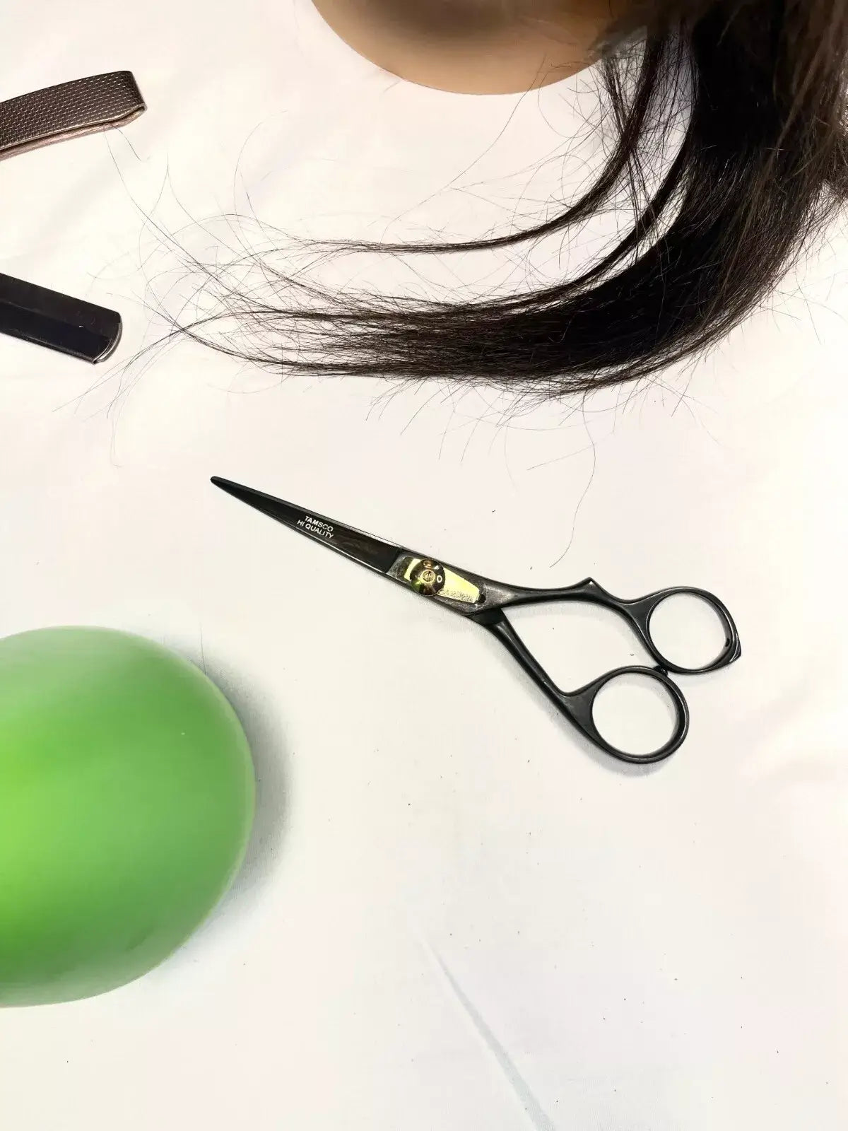 Sublimez votre style avec nos ciseaux noir mat : précision et élégance pour chaque coupe